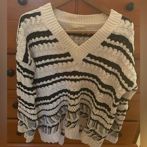 Universal Threads Sweater